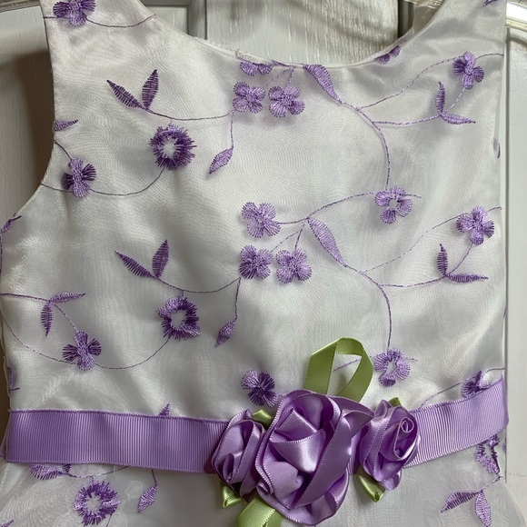 Youngland kids size 5 special occasion embroidered dress and sweater set - Picture 4 of 8